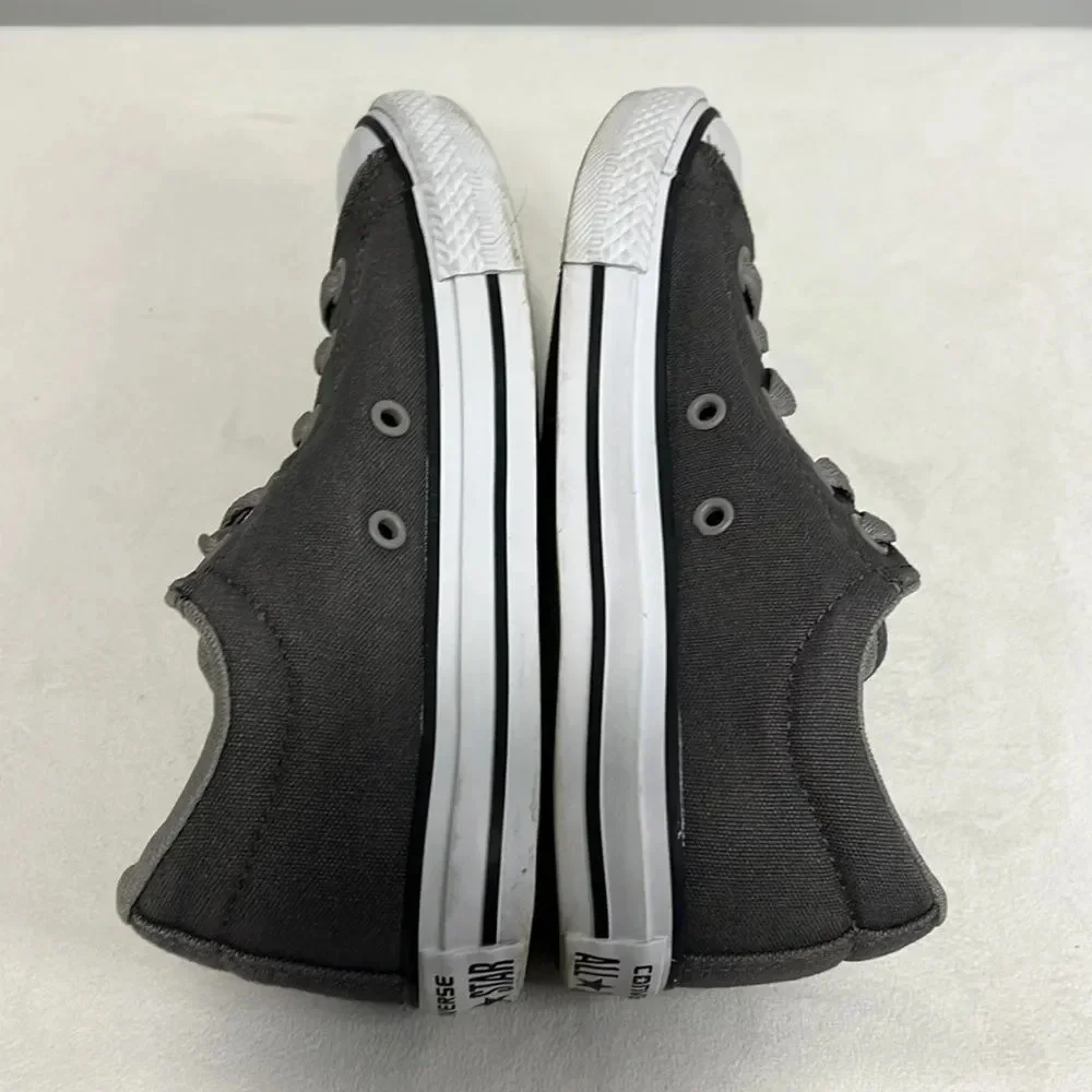 Converse || Junior Chuck Taylor All Star Classic Sneakers in Gray size 3.